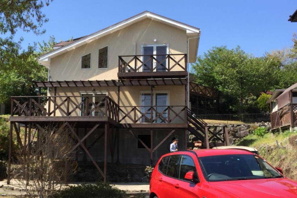 Villa 2sldk駐車場、芝生東屋付き、bbq、大室山と海遠望伊豆高原5分 *